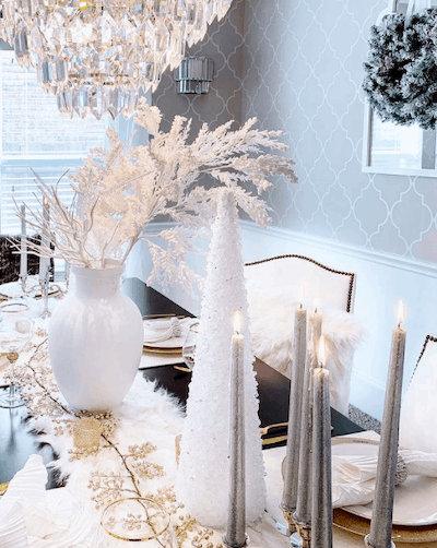white and gold Christmas table setting