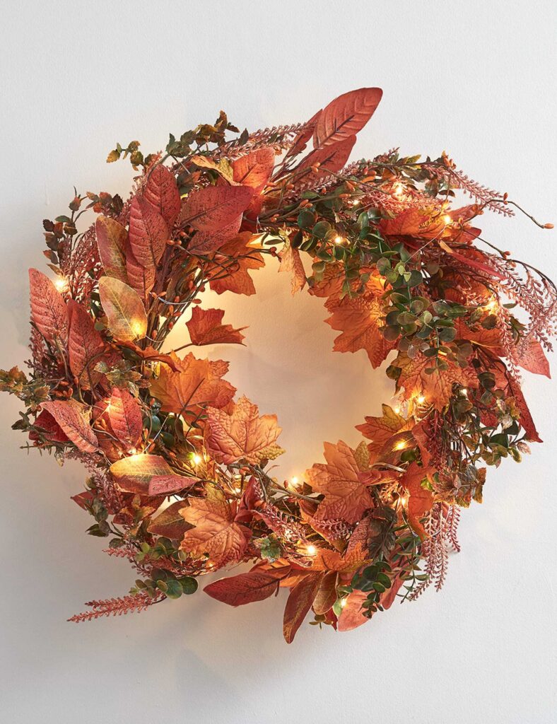 Pre-Lit-Autumnal-Wreath with leaves