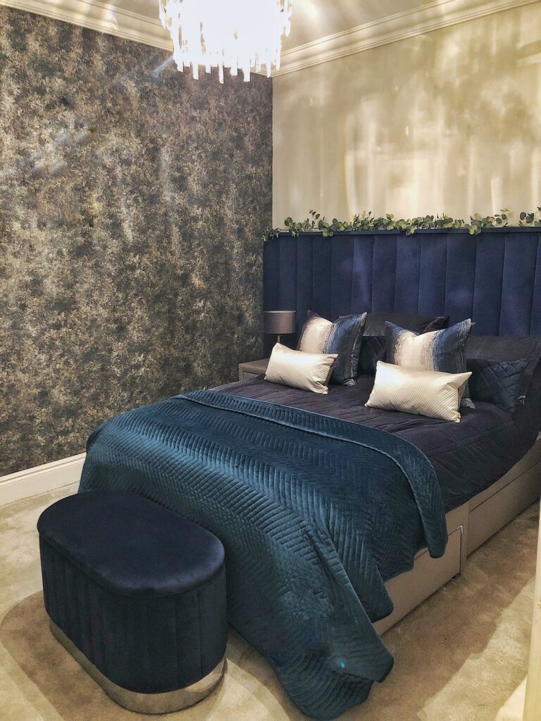 after-bedroom-renovation-luxe-fluted-headboard-navy-darkgreen